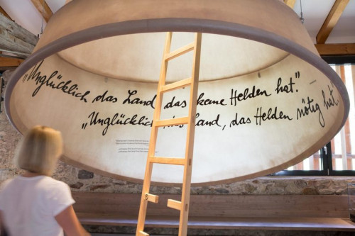 Warum brauchen wir Helden? Warum brauchen wir Helden?