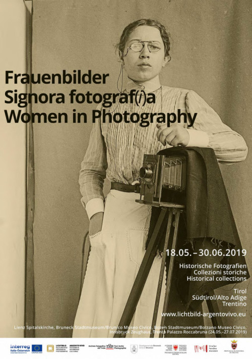 poster della mostra "Signora fotograf(i)a" poster della mostra "Signora fotograf(i)a"