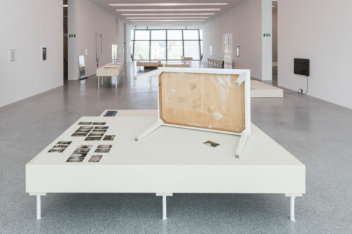 Doing Deculturalization, Ausstellungsansicht, Museion 2019. Foto Luca Meneghel. VG: Marion Baruch, L’autre nom, 1994/2019 Courtesy the artist, Galerie Anne-Sarah Bénichou (Paris) and Galerie Laurence Bernard (Genève) Doing Deculturalization, Ausstellungsansicht, Museion 2019. Foto Luca Meneghel. VG: Marion Baruch, L’autre nom, 1994/2019 Courtesy the artist, Galerie Anne-Sarah Bénichou (Paris) and Galerie Laurence Bernard (Genève)